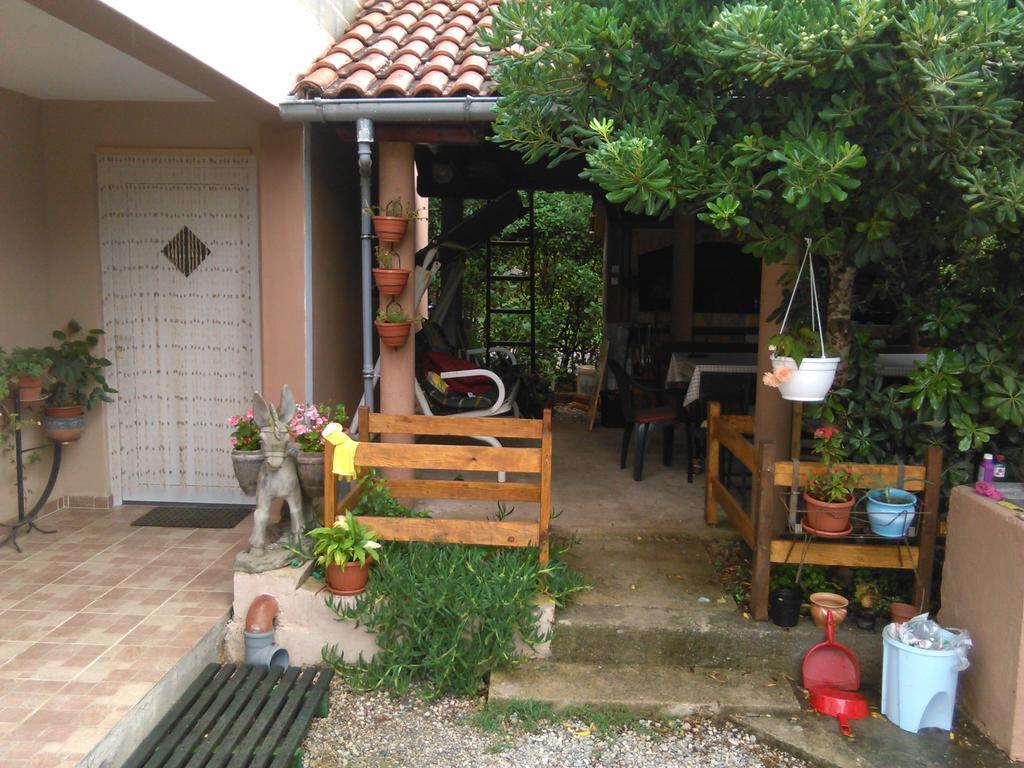 Apartments Lana Starigrad Paklenica Oda fotoğraf